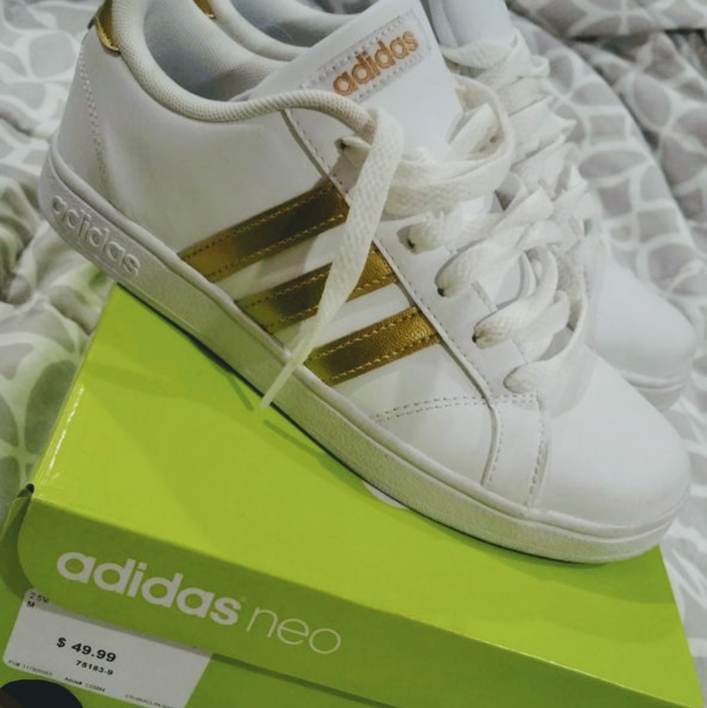 KIDS ADIDAS TENNIS SHOES SIZE US 2 1/2